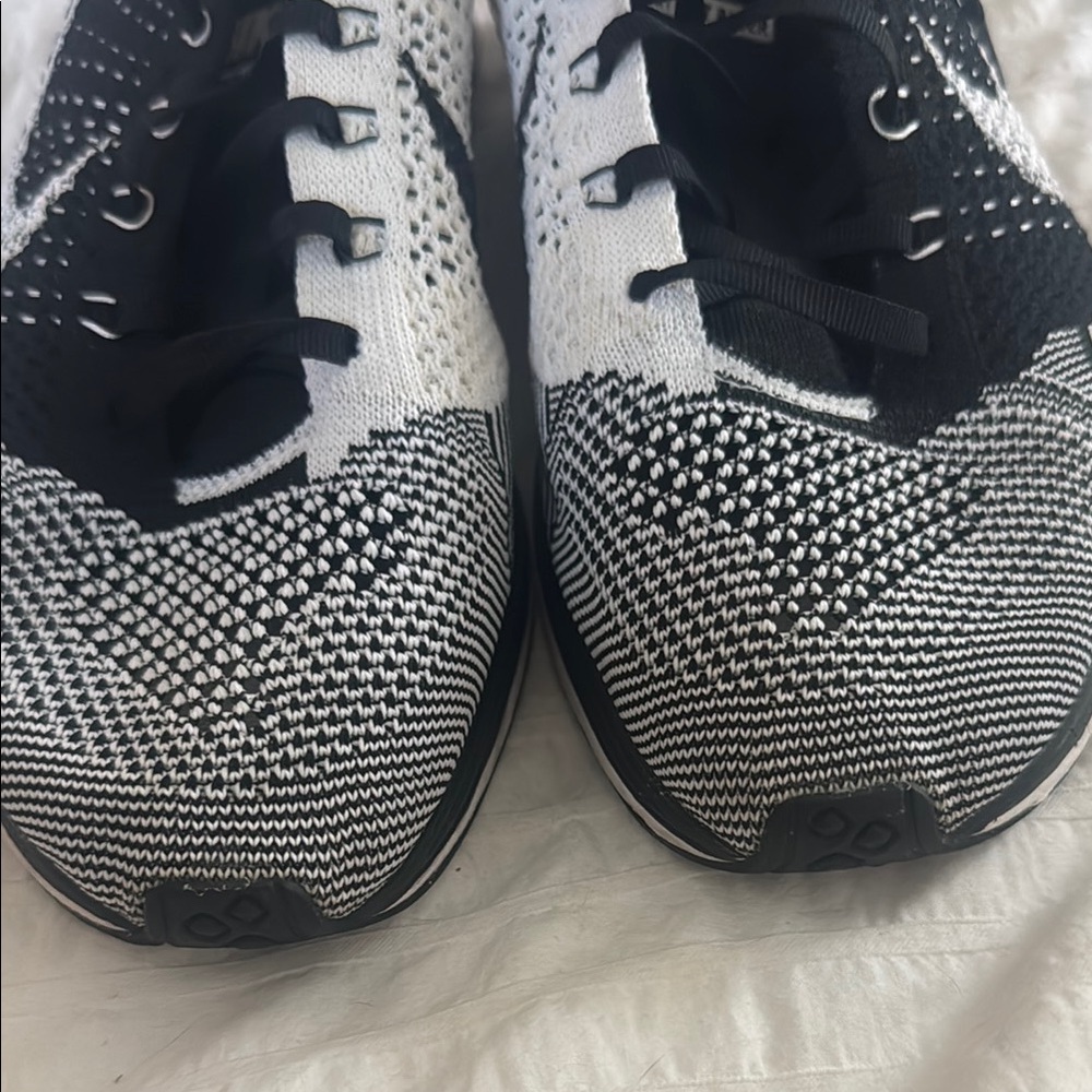 Nike Black and White Athletic Running Shoes - Picture 5 of 6